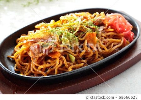 Yakisoba with iron plate sauce on white table 68666625