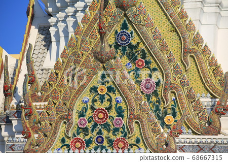 the roof top of thailand temple 68667315