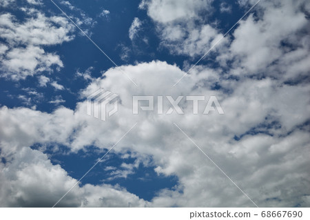 Field of cumulus clouds in blue sky 68667690