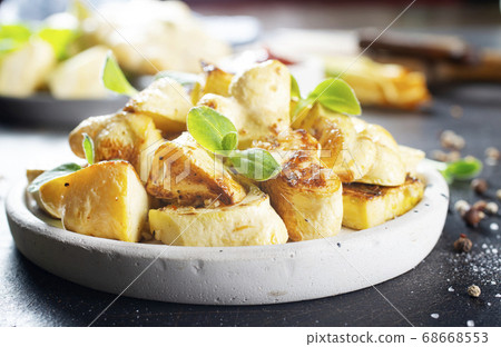 fried vegetables 68668553