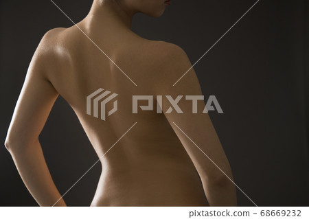 Women's back Women's back 68669232