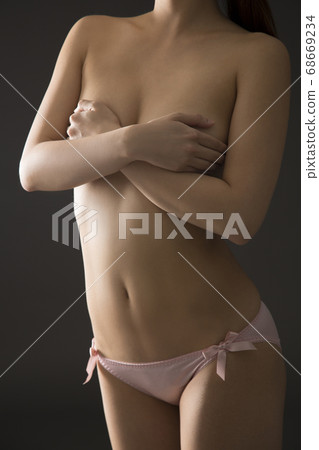 Female bust 68669234