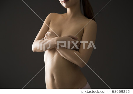 Female bust 68669235