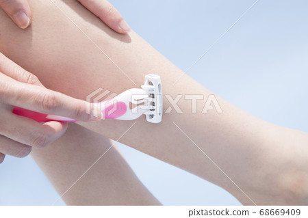 Woman doing unwanted hair processing 68669409