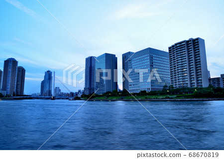 um田川河台um田川河沿岸高層公寓的夜景 um田川河台um田川河沿岸高層公寓的夜景 68670819