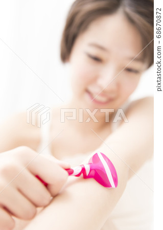 Woman doing unwanted hair processing Woman doing unwanted hair processing 68670872
