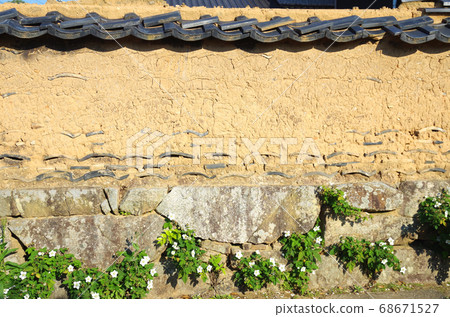Scenery of the Hagi samurai residence wall 68671527
