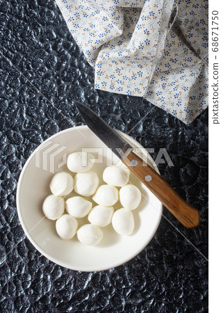 mozzarella mozzarella 68671750
