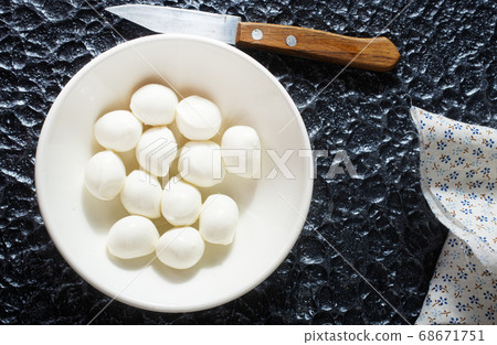 mozzarella mozzarella 68671751