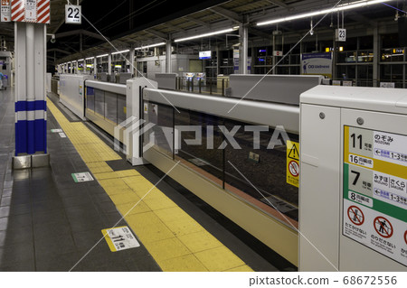 JR Okayama Station Shinkansen platform door Okayama City, Okayama Prefecture JR Okayama Station Shinkansen platform door Okayama City, Okayama Prefecture 68672556