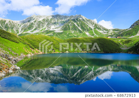 Mikurigaike Tateyama Murodo with beautiful lake surface Mikurigaike Tateyama Murodo with beautiful lake surface 68672913