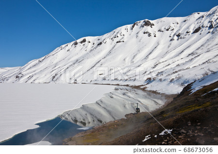 Helicopter from the hot springs on the shore of 68673056