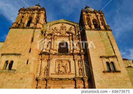 Church of Santo Domingo shining in the setting sun (Oaxaca, Mexico) 68673675