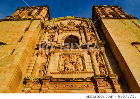 Church of Santo Domingo shining in the setting sun (Oaxaca, Mexico) 68673715