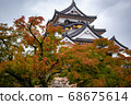Hikone Castle on a rainy day 68675614