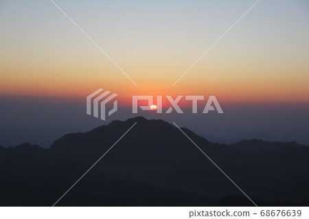 西奈山的日出 68676639
