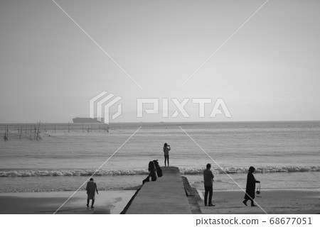 Seascape Black and white looking at the sea Seascape Black and white looking at the sea 68677051