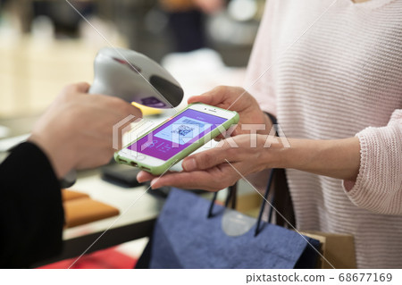 Cash register payment Smartphone payment Cashless 68677169