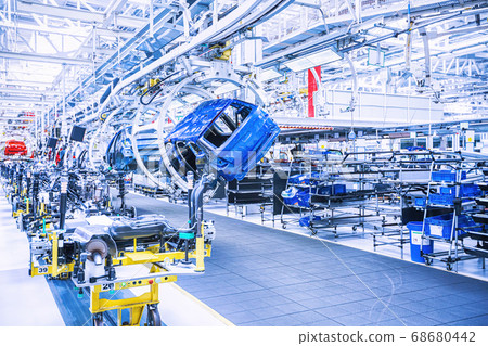 Assembling cars on conveyor line 68680442