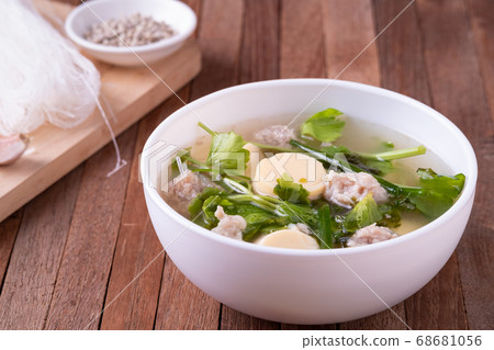 Clear glass noodle soup with Minced Pork 68681056