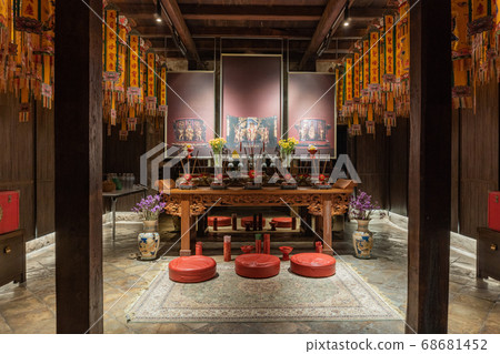 Interior of local Chinese temple 68681452