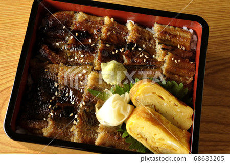 孔子,骨頭明顯,由許多鰻魚,芥末,加里和煎雞蛋製成(概述) 孔子,骨頭明顯,由許多鰻魚,芥末,加里和煎雞蛋製成(概述) 68683205