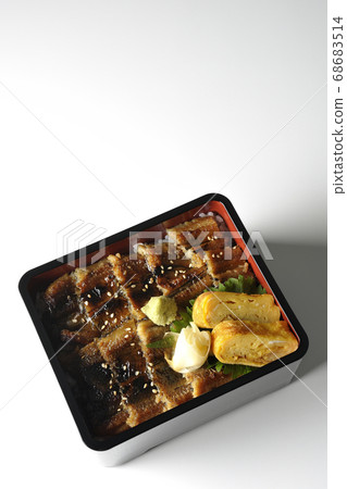 Be careful of small bones using a lot of conger eel with wasabi, gari and fried egg (white background, bird's eye view) Be careful of small bones using a lot of conger eel with wasabi, gari and fried egg (white background, bird's eye view) 68683514