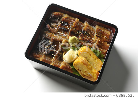 Be careful of small bones using a lot of conger eel with wasabi, gari and fried egg (white background, bird's eye view) Be careful of small bones using a lot of conger eel with wasabi, gari and fried egg (white background, bird's eye view) 68683523