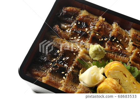 注意將大量鰻魚與芥末,加里和煎雞蛋一起食用時的小骨頭(白色背景,鳥瞰圖) 注意將大量鰻魚與芥末,加里和煎雞蛋一起食用時的小骨頭(白色背景,鳥瞰圖) 68683533