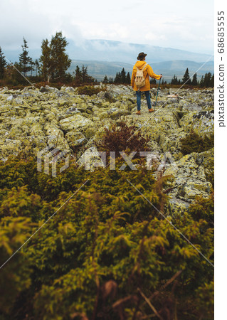 young active motivated man is fond of extreme sport 68685555