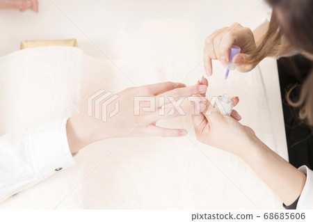 Nail salon  68685606