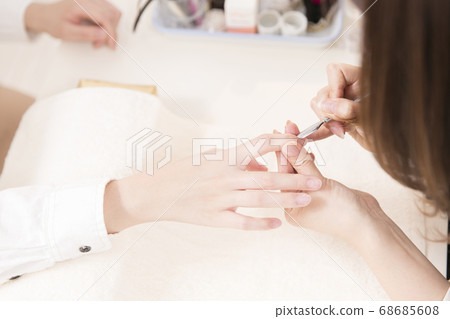 Nail salon  68685608