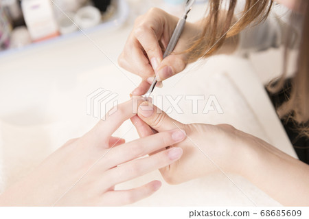 Nail salon  68685609