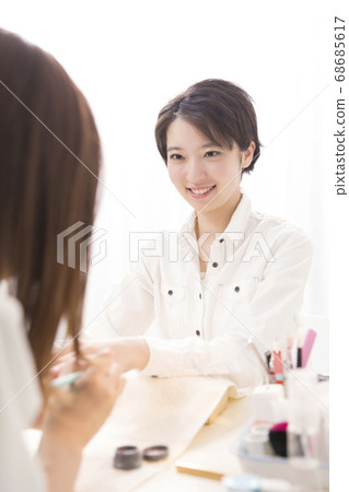 Nail salon  68685617