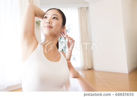 做瑜伽的女人 做瑜伽的女人 68685650