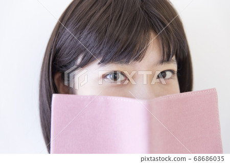 女高中學生讀書 68686035