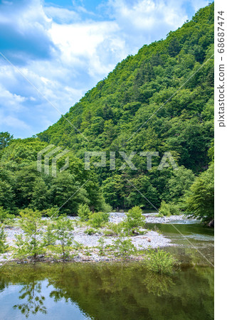 群馬縣okutone Naramata水壩水上町的景色 照片素材 圖片 圖庫