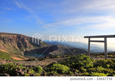 Zao Kantamine Shrine Torii and Ogama 68687738