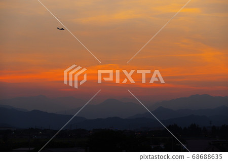 晚上在橫田空軍基地進行C-130大力神訓練 晚上在橫田空軍基地進行C-130大力神訓練 68688635