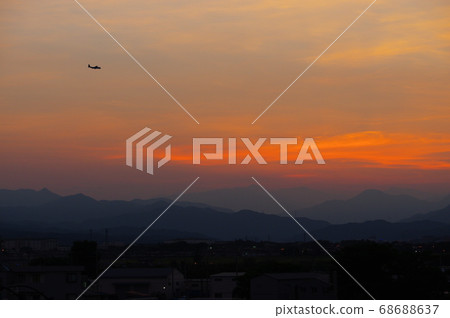 晚上在橫田空軍基地進行C-130大力神訓練 68688637