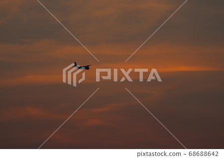 晚上在橫田空軍基地進行C-130大力神訓練 68688642