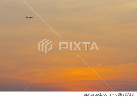 晚上在橫田空軍基地進行C-130大力神訓練 68688728