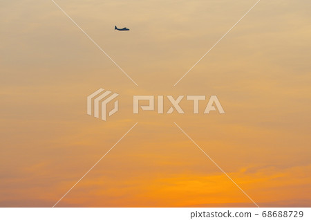 晚上在橫田空軍基地進行C-130大力神訓練 68688729