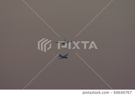 晚上在橫田空軍基地進行C-130大力神訓練 68688767