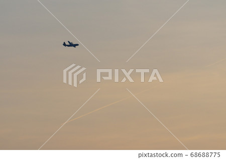 晚上在橫田空軍基地進行C-130大力神訓練 68688775