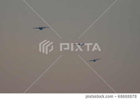 晚上在橫田空軍基地進行C-130大力神訓練 68688878