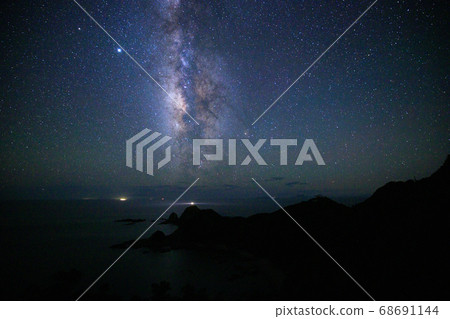 [Cape Sata, Kagoshima Prefecture] Cape Sata Lighthouse and the Summer Milky Way 68691144