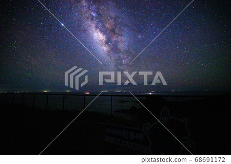 [Cape Sata, Kagoshima Prefecture] Cape Sata Lighthouse and the Summer Milky Way 68691172