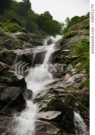 Kiigoro的瀑布 68691279