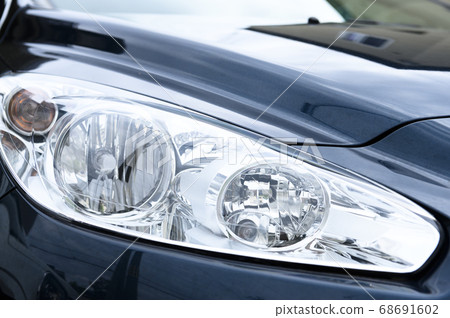 Car headlight (after polishing) Car headlight (after polishing) 68691602